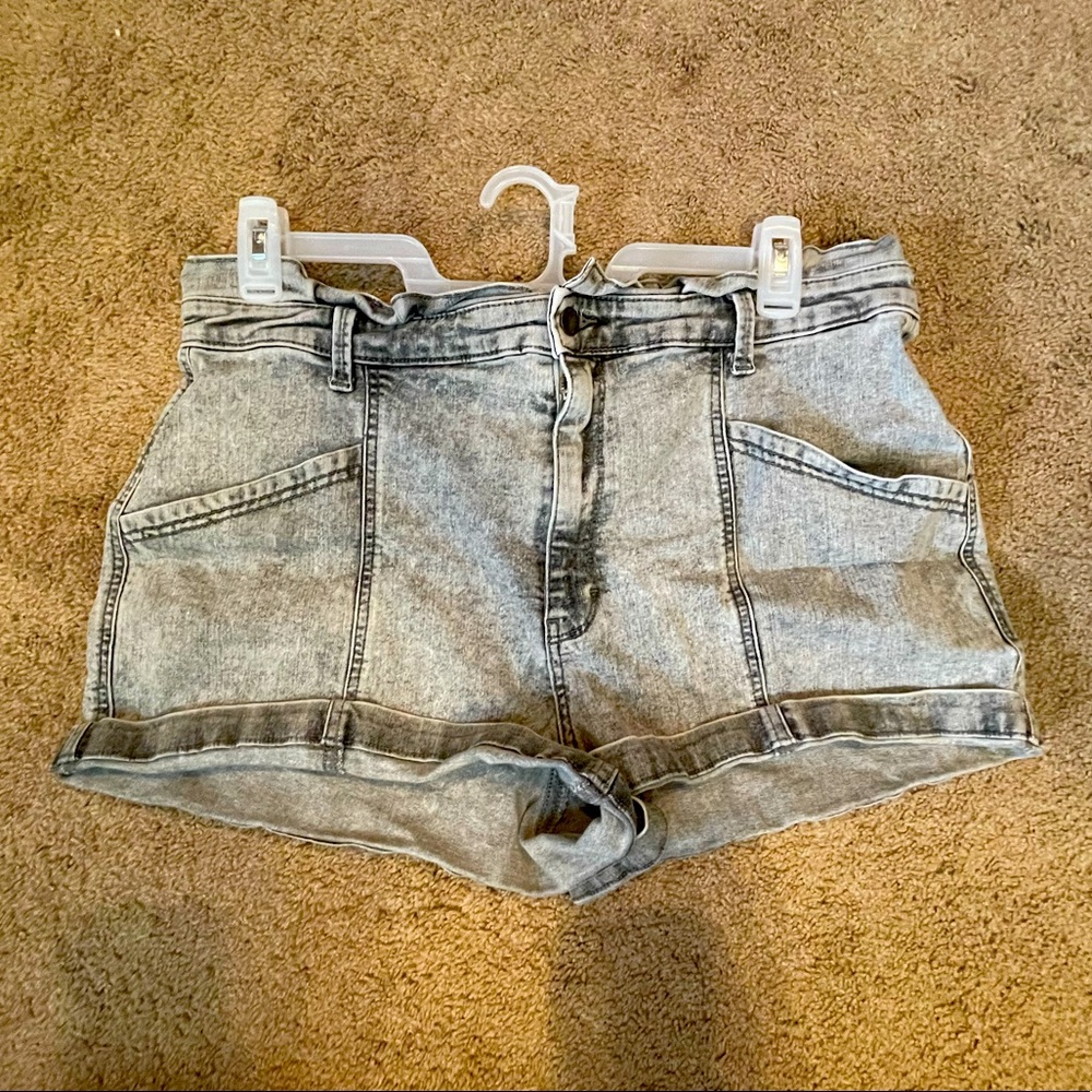 Light grey denim shorts. Size 16. Universal Thread.